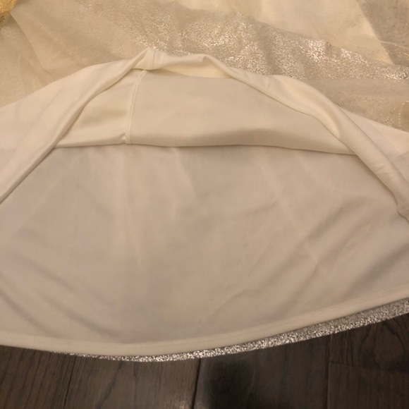 🔴 Fluffy, Tulle Occasion Cream & Gold Skirt - Picture 9 of 10